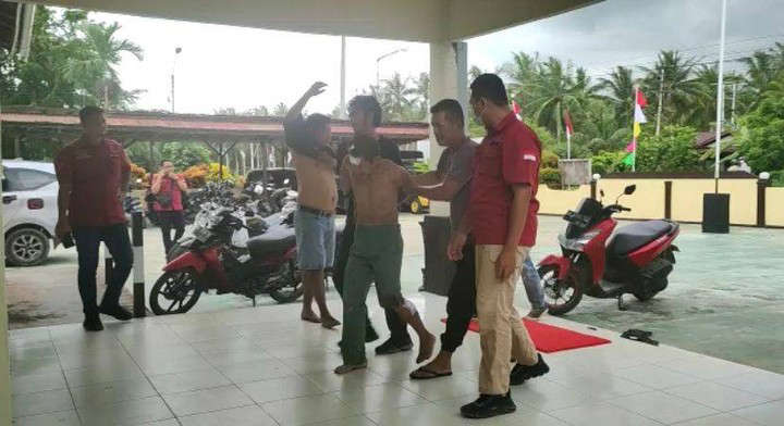Tidak Terima Ditegur Mertua Karena Rayu Adik Iparnya, Pria di Sambas Langsung Main Bacok